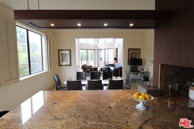 Building Photo - 10400 La Grange Ave