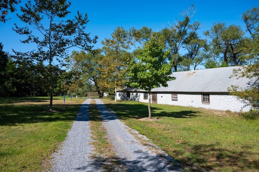 Building Photo - 9 Private Rd