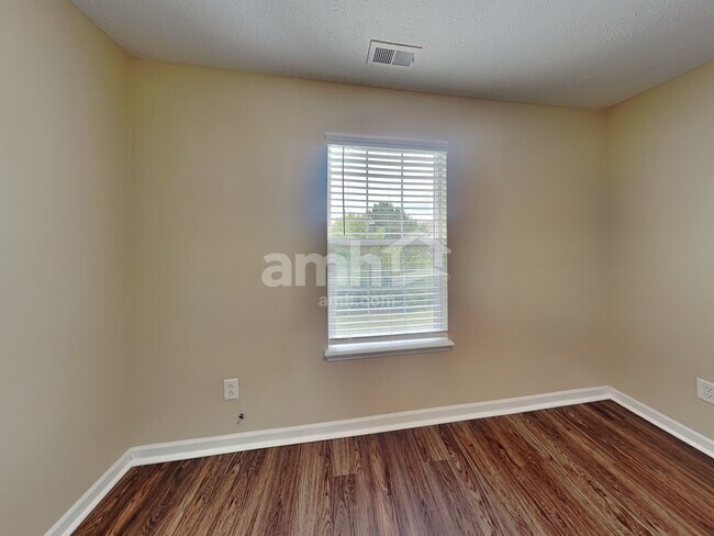 Building Photo - 1925 Tourmaline Dr