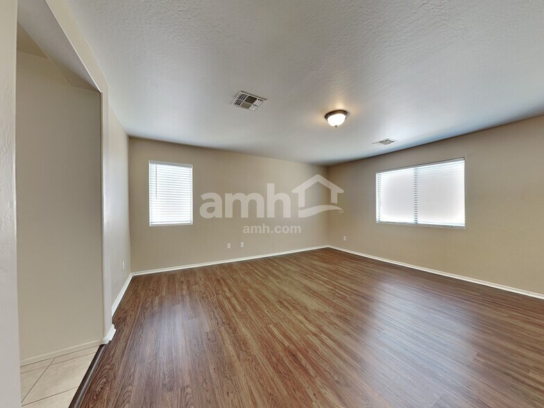 Building Photo - 15065 N 176th Ln