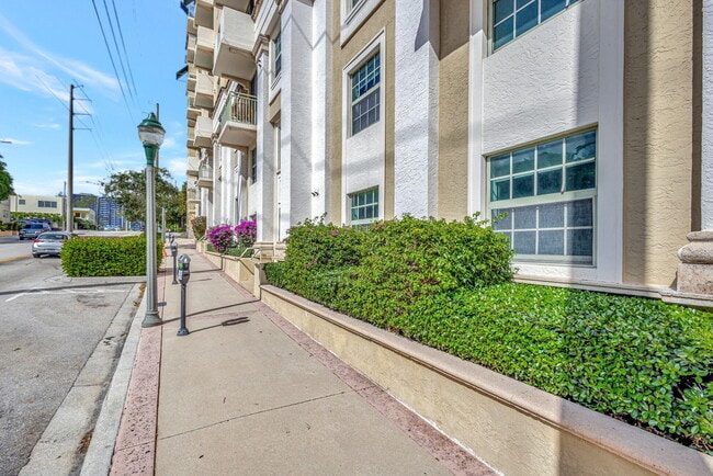 Building Photo - 610 Clematis St