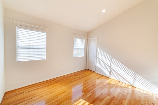 Building Photo - 2421 Vanderbilt Ln