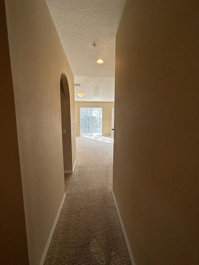 Building Photo - 629 Pinebranch Cir