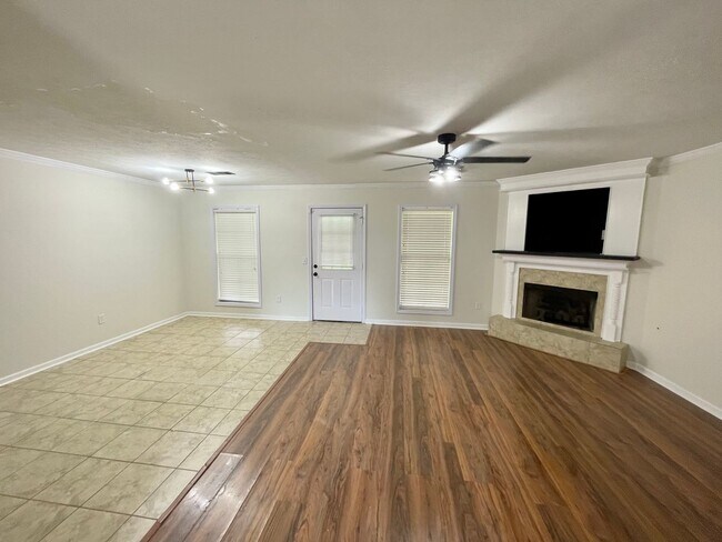 Building Photo - 111 Stapleton Dr