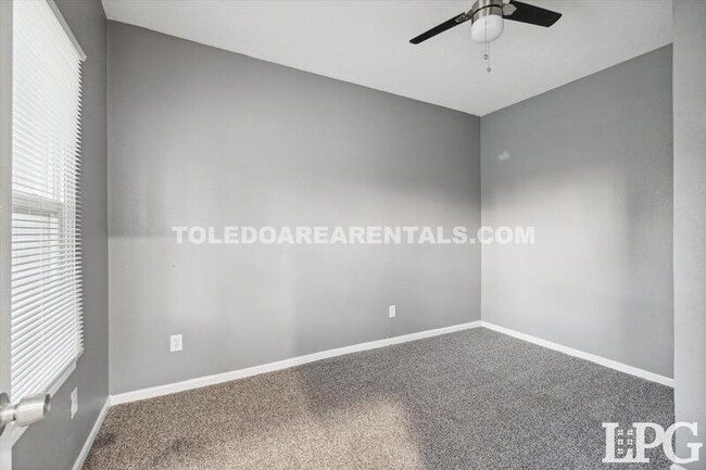 Building Photo - 1100 Waverly Ave