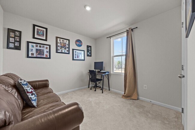 Building Photo - 160 Day Song Ct