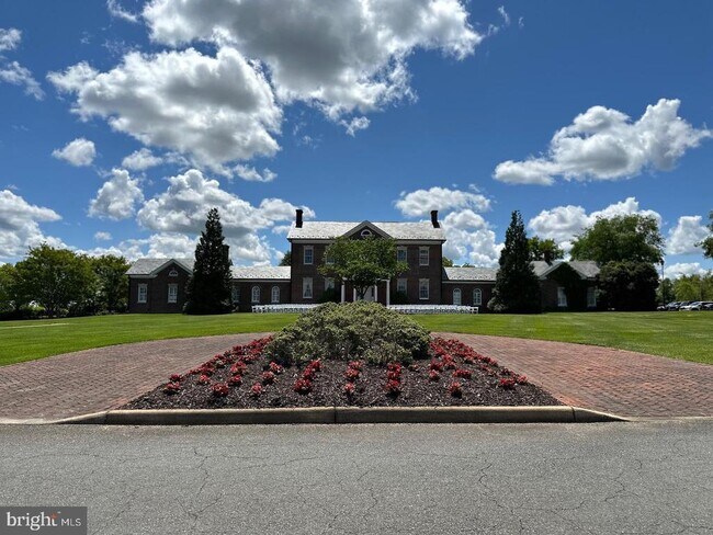 Building Photo - 43395 Briar Creek Terrace