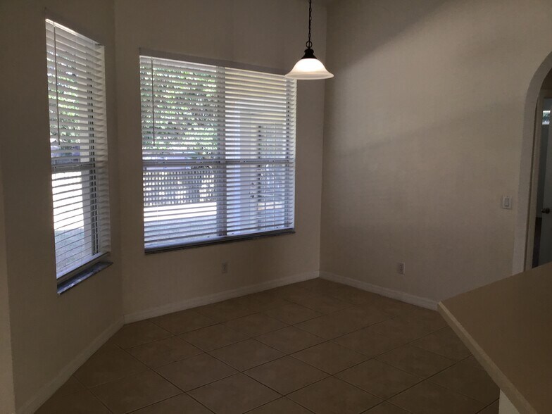 Building Photo - 3961 Long Branch Ln