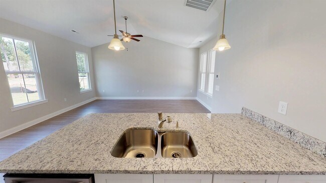 Building Photo - 68 Racquet Club Dr