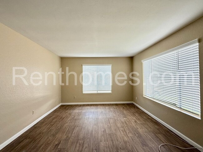 Building Photo - 10946 Decatur Rd