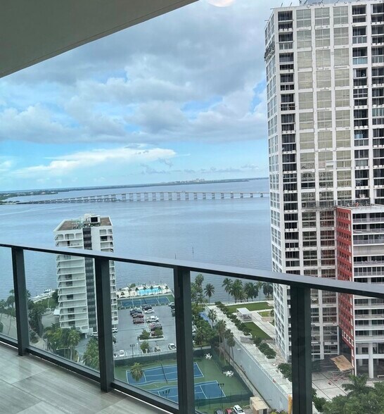 Building Photo - 1451 Brickell Ave