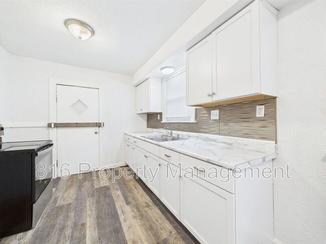 Building Photo - 5611 Olive St
