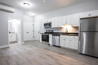 Building Photo - 6899 Post Rd