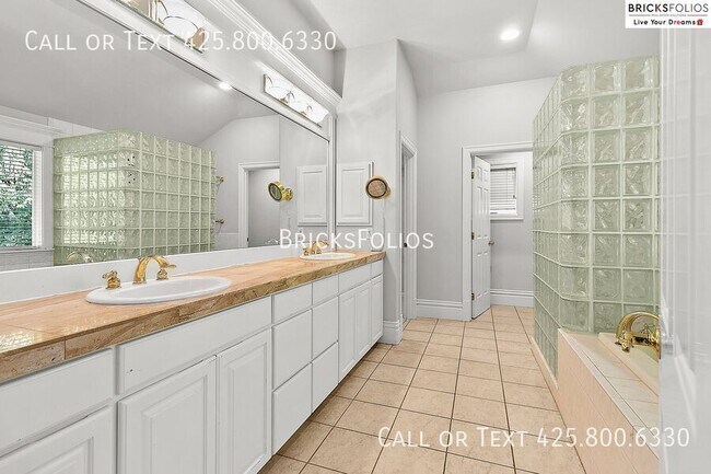 Building Photo - 2830 206th Terrace NE