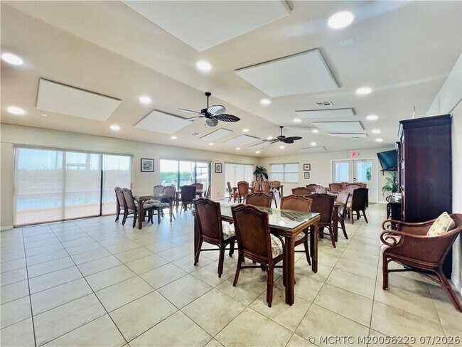Building Photo - 4250 N Hwy A1A