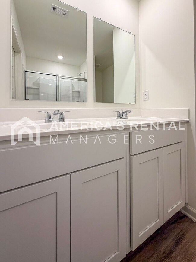 Building Photo - Coming Soon! Available to View NOW! DEPOSIT PENDING!