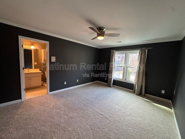 Building Photo - 425 Water Shadow Ln