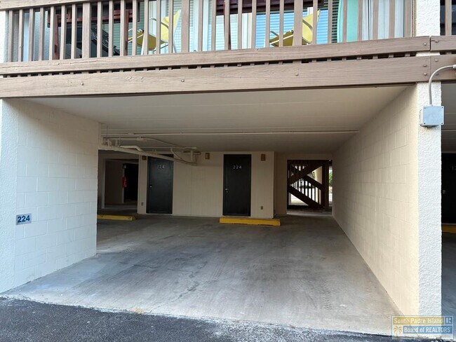 Building Photo - 3113 Laguna Blvd
