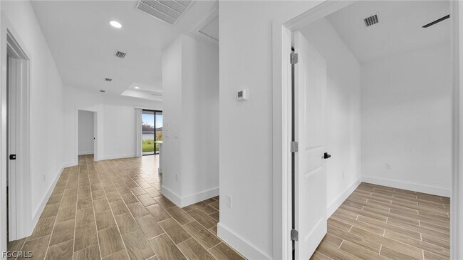 Building Photo - 328 Gordon Ave S