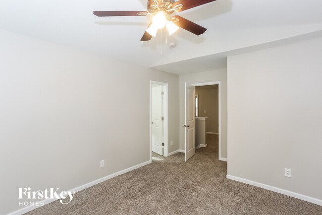 Building Photo - 33 Barber St NW