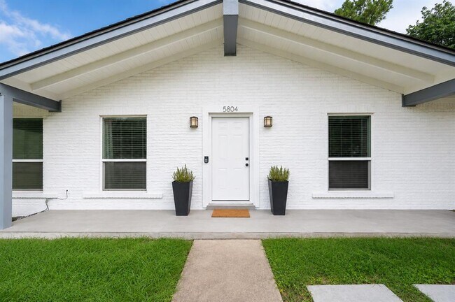 Building Photo - 5804 Gloucester Ln