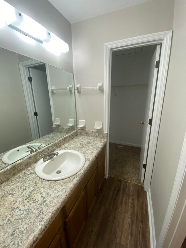 Building Photo - 2923 Woodrich Dr