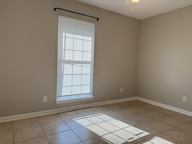 Building Photo - 122 Longleaf Cir