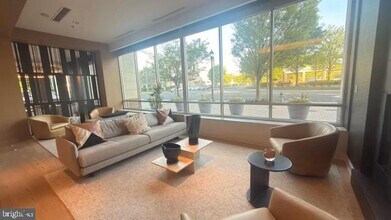 Building Photo - 5750 Bou Ave