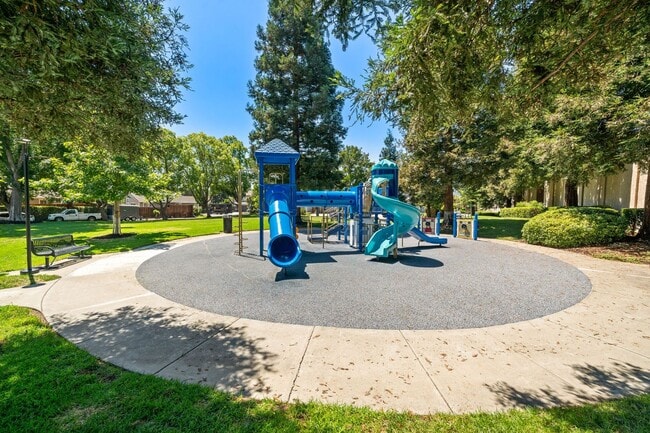 Building Photo - 3916 Promenade Way