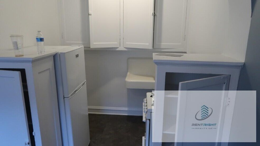 Building Photo - 4588 N Elston Ave