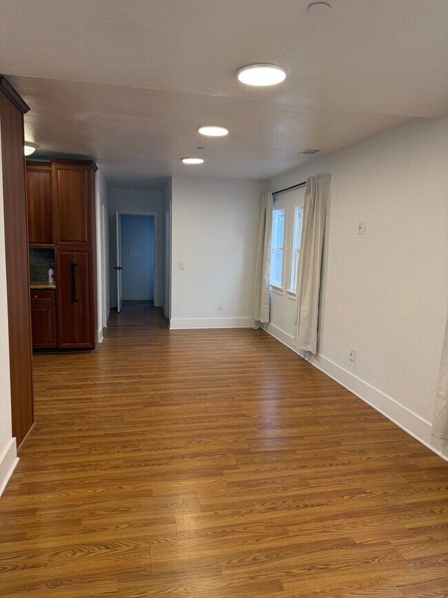 Building Photo - 603 8th St