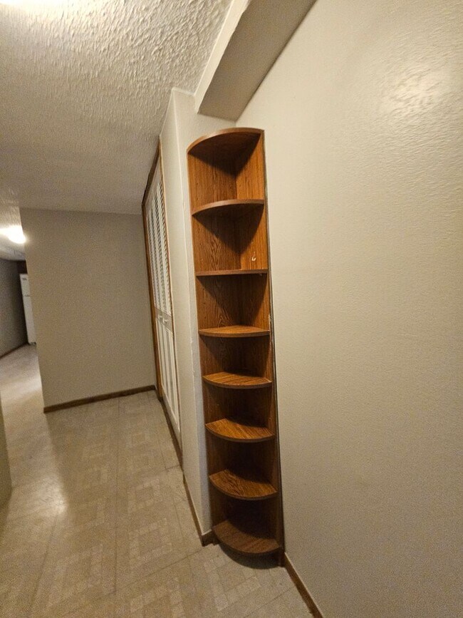 Building Photo - Virginia Village 4 Bed 3 Baths Large Yard Attached Garage Super Spacious!