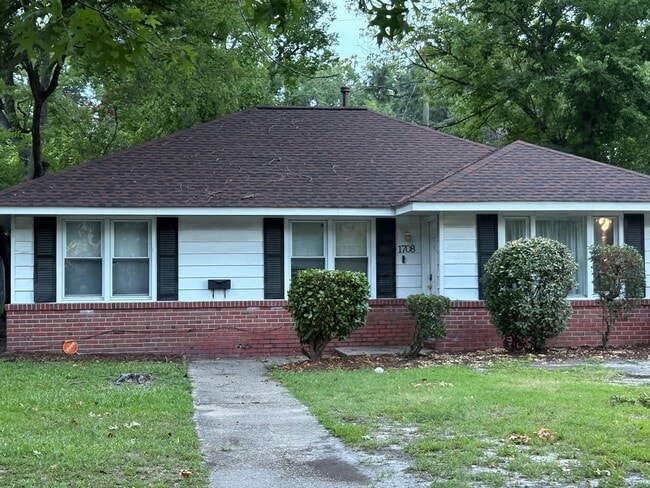 Primary Photo - Ranch home across from ODU