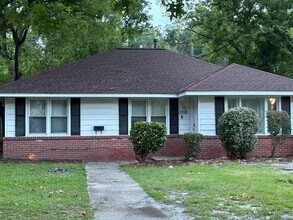 Building Photo - Ranch home across from ODU
