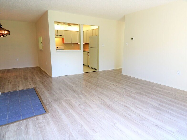 Building Photo - 68 Crabapple Ln