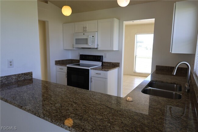 Building Photo - 1733 NE 7th Pl