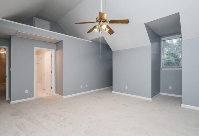 Building Photo - 802 Satinwood Pl