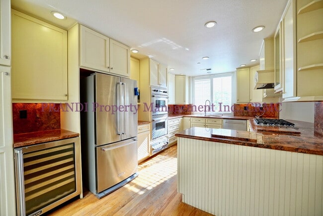 Building Photo - Country Club Home on Corner Lot, All One L...