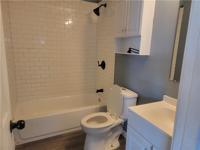 Building Photo - 3824 Brentwood Ct