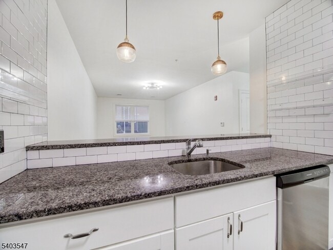 Building Photo - 90 Clinton Ave