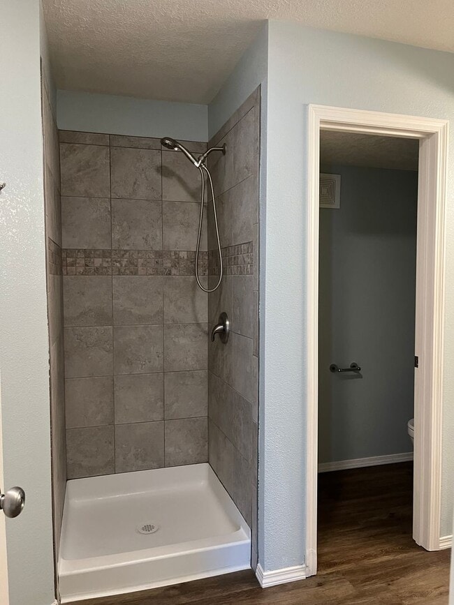 Building Photo - Fabulous 3 Bedroom Rental