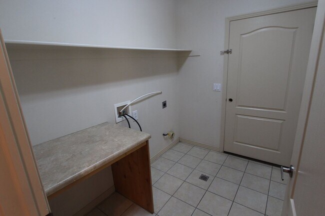 Building Photo - 4 Br, 3 Car Garage - Stone Gate at Seven H...