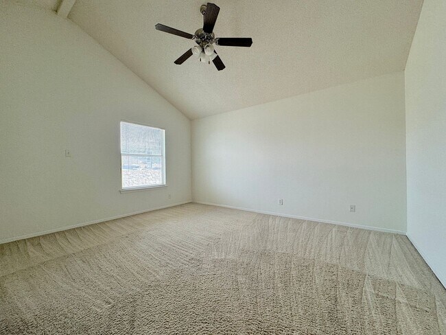 Building Photo - West El Paso 3bed 2.5bbath refrig A/C Home