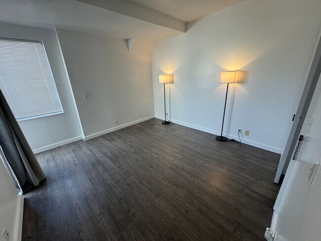Building Photo - Recently updated condo with gym, pool, and...