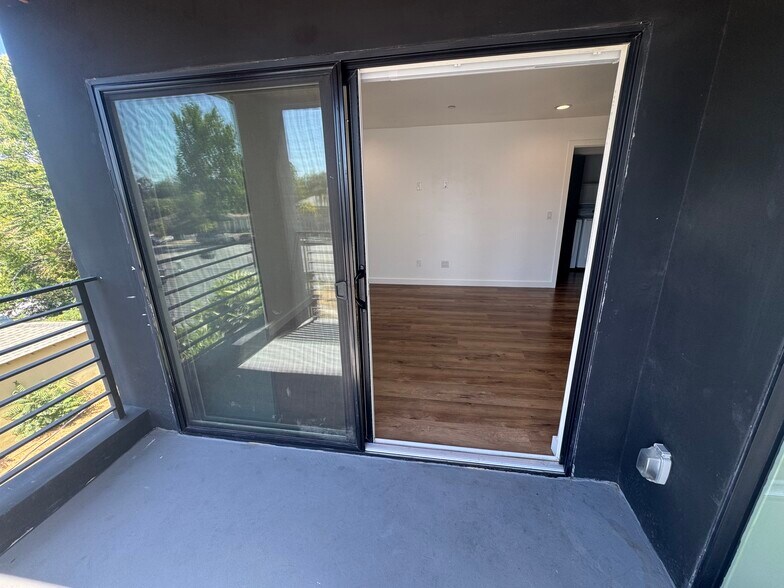 Building Photo - 5638 Woodman Ave