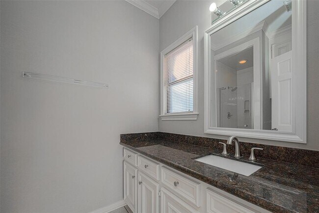 Building Photo - 15714 Sylvan Lake Dr