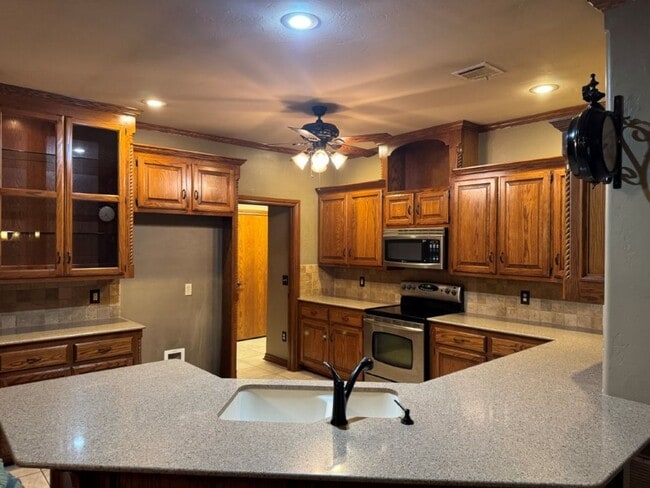 Building Photo - Stunning 3 bed in immaculate community, NO...