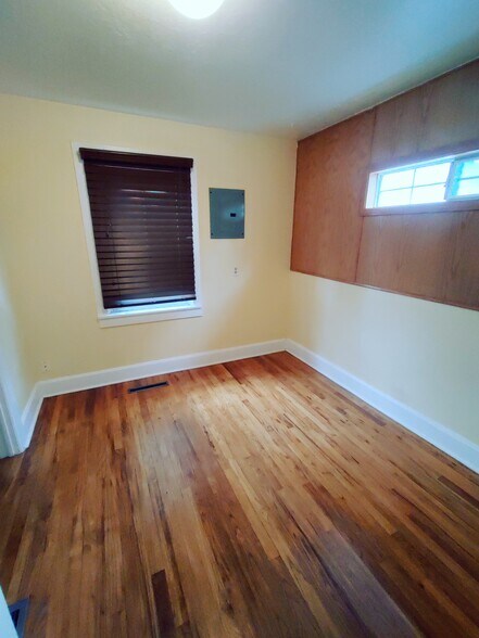 bedroom 3 (small) - 1611 Person Ct