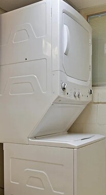 Washer/Dryer unit, full-capacity, works great - 7206 Stagecoach Trl