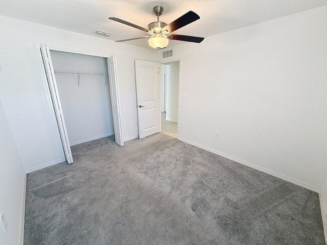 Building Photo - Beautiful 3 bedroom, 2 bath single family home awaits you!